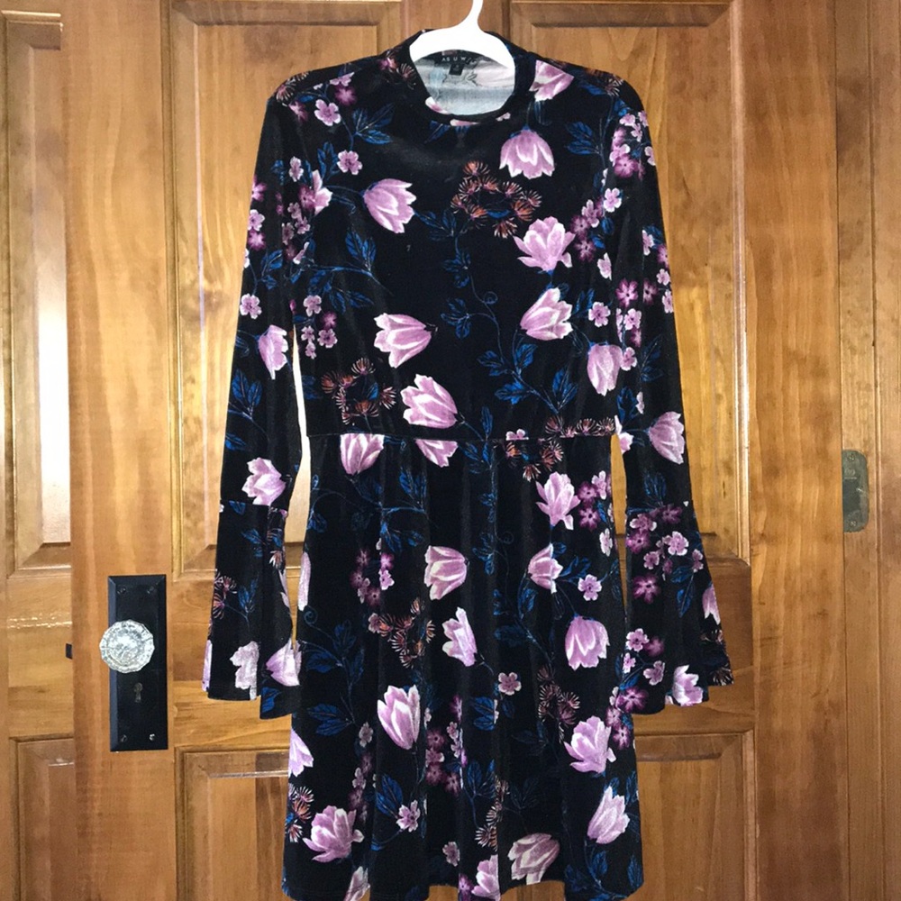 Long sleeve velvet dress